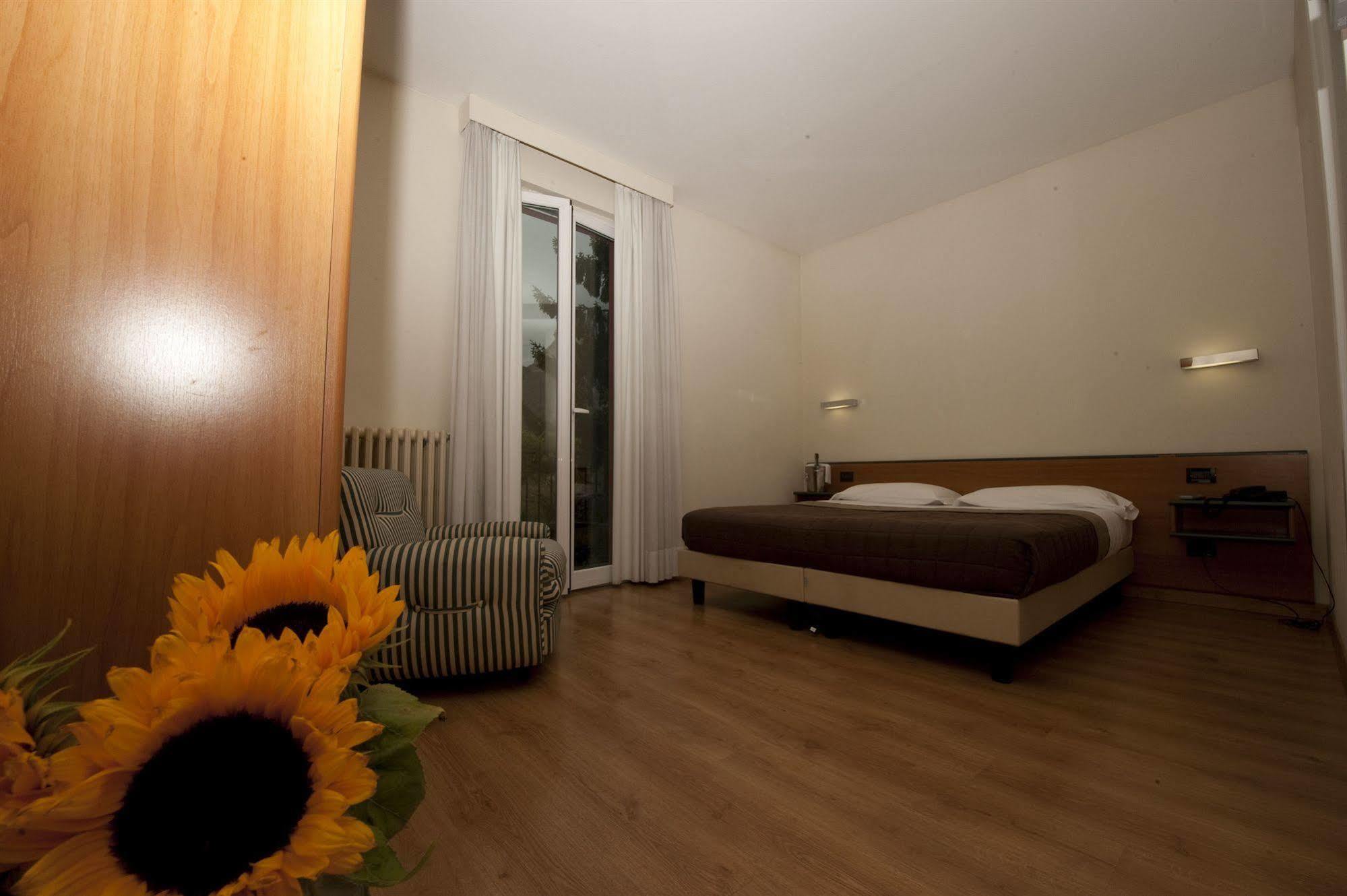 באוונו Hotel Serenella מראה חיצוני תמונה